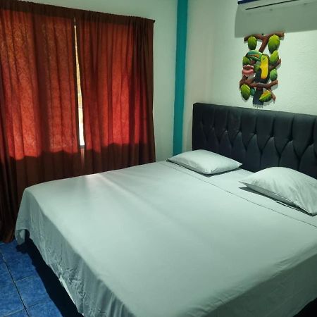 Cristina - Hotel Familiar Tambor (Puntarenas) Exterior photo
