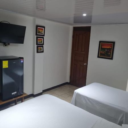 Cristina - Hotel Familiar Tambor (Puntarenas) Exterior photo