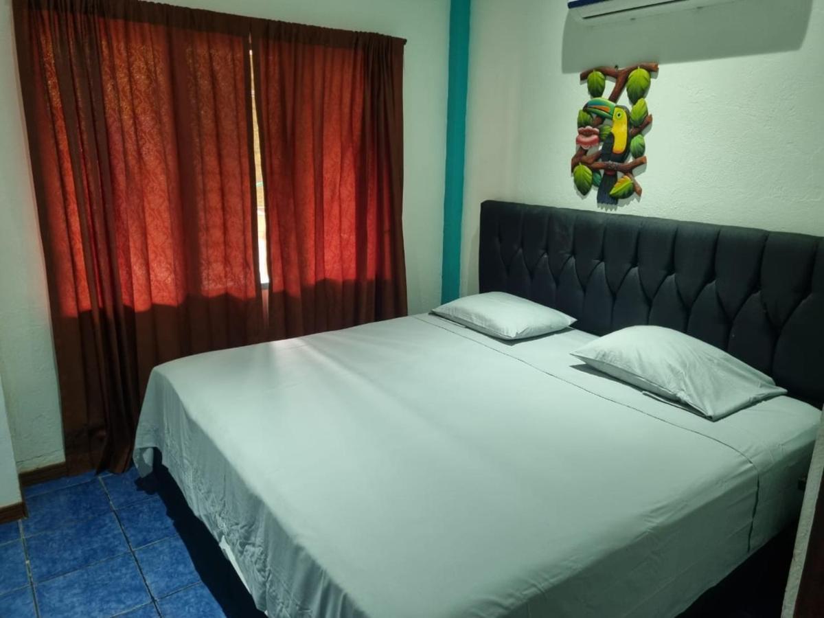 Cristina - Hotel Familiar Tambor (Puntarenas) Exterior photo