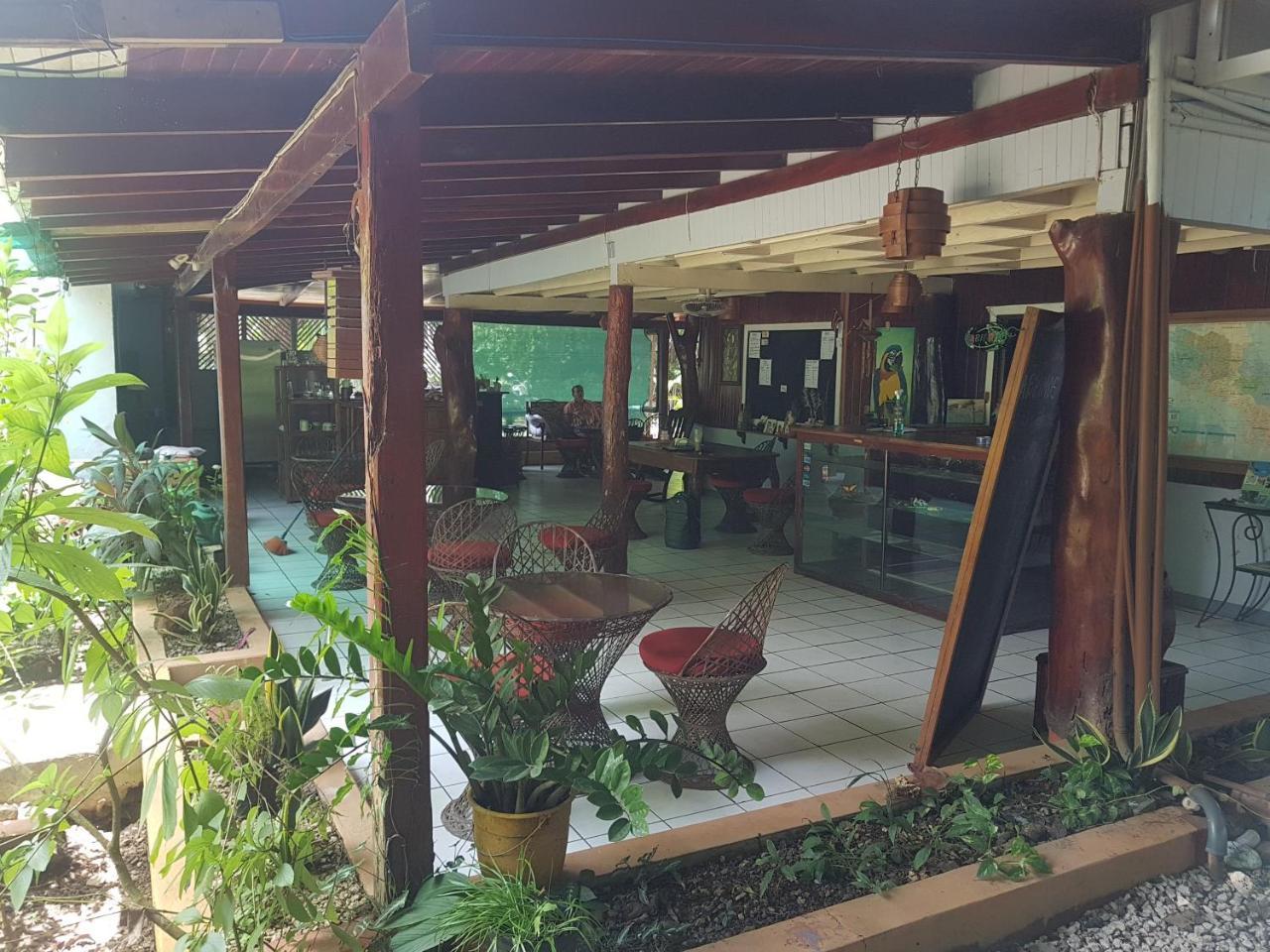 Cristina - Hotel Familiar Tambor (Puntarenas) Exterior photo